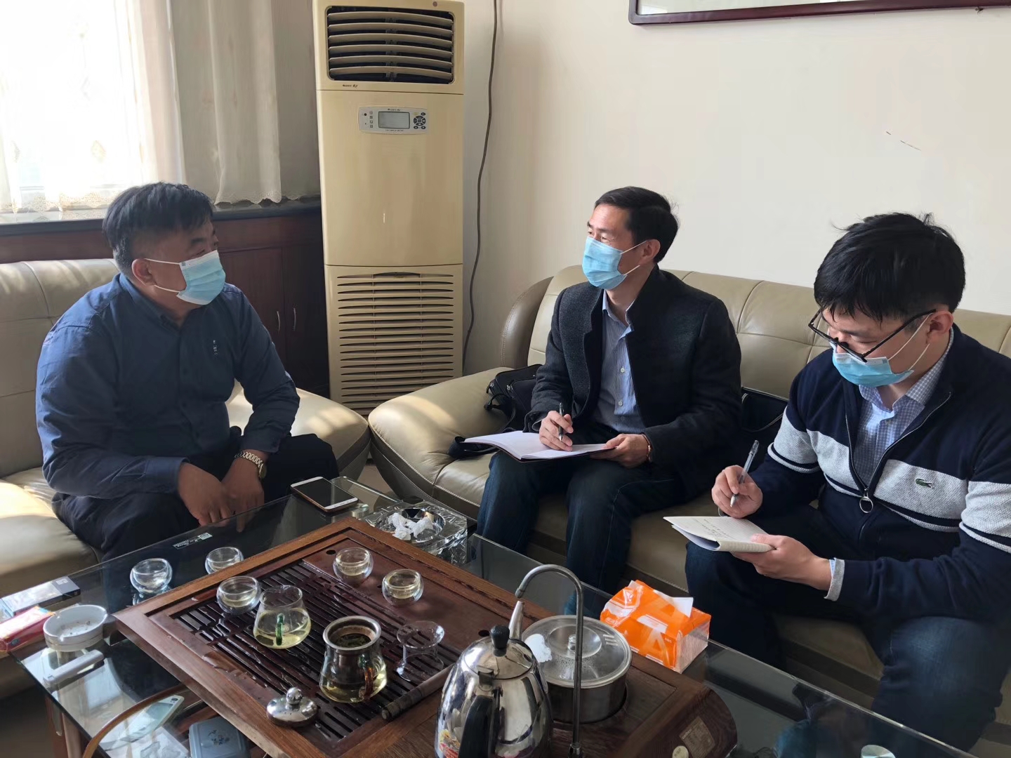 濟南市貿促會(huì )張會(huì )長(cháng)一行到達濟南華飛數控機械有限公司進(jìn)行調研